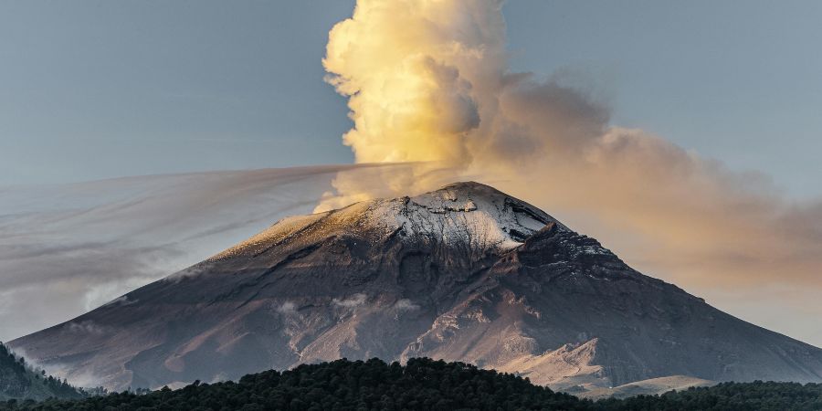 10 Incredible Volcanic Mountains in the USA to Visit and 10 Incredible Volcanic Mountains in the USA to Visit and Explore